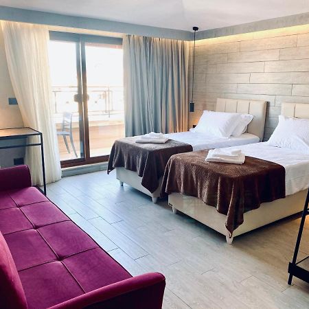 Deluxe Rooms In Blloku Area Tirana Exterior photo