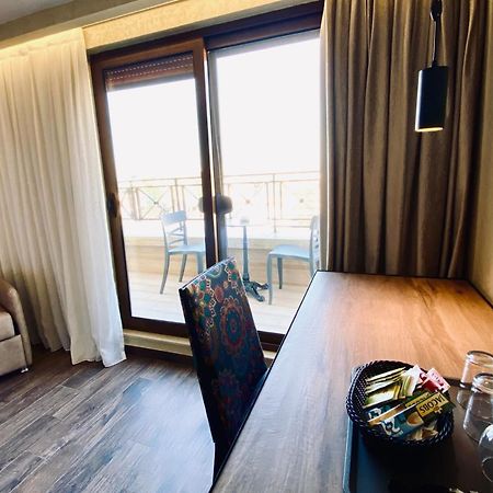 Deluxe Rooms In Blloku Area Tirana Exterior photo