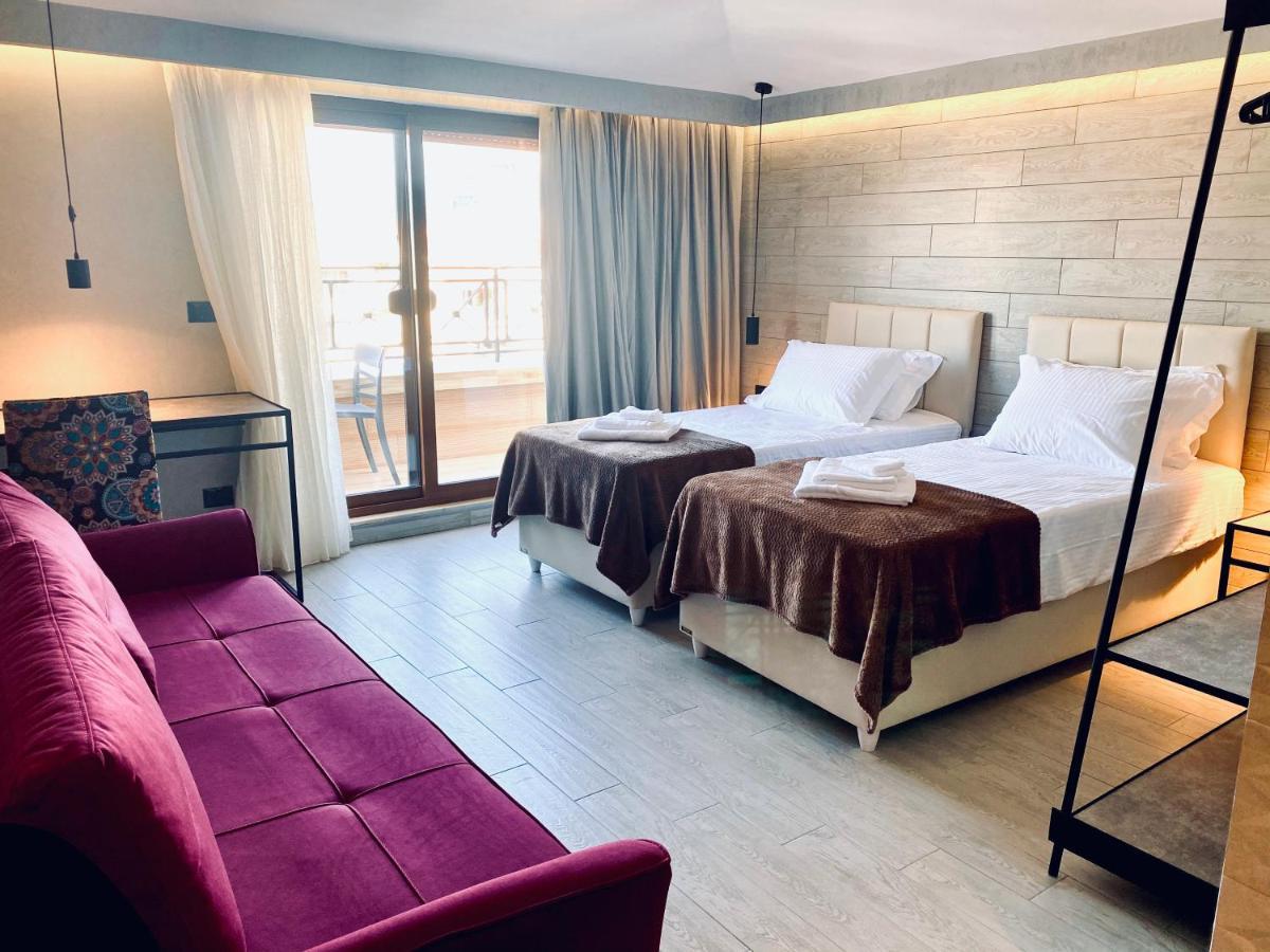Deluxe Rooms In Blloku Area Tirana Exterior photo