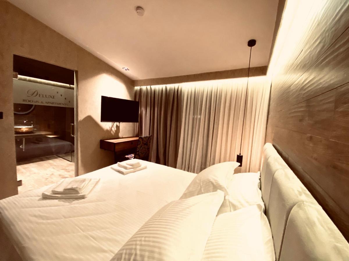 Deluxe Rooms In Blloku Area Tirana Exterior photo