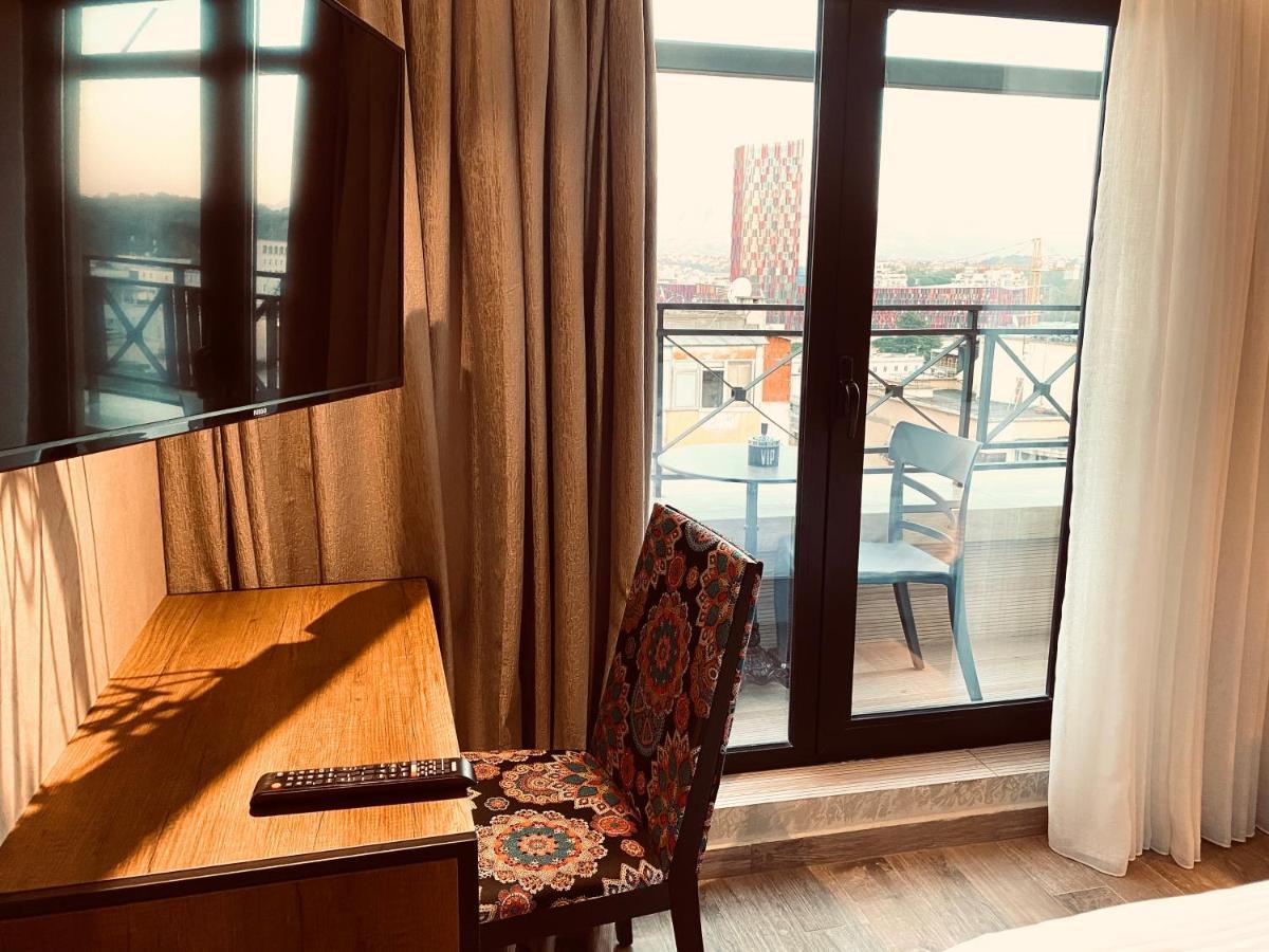 Deluxe Rooms In Blloku Area Tirana Exterior photo