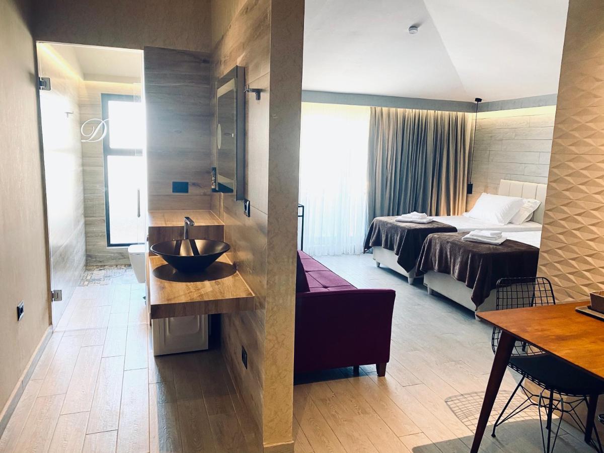 Deluxe Rooms In Blloku Area Tirana Exterior photo