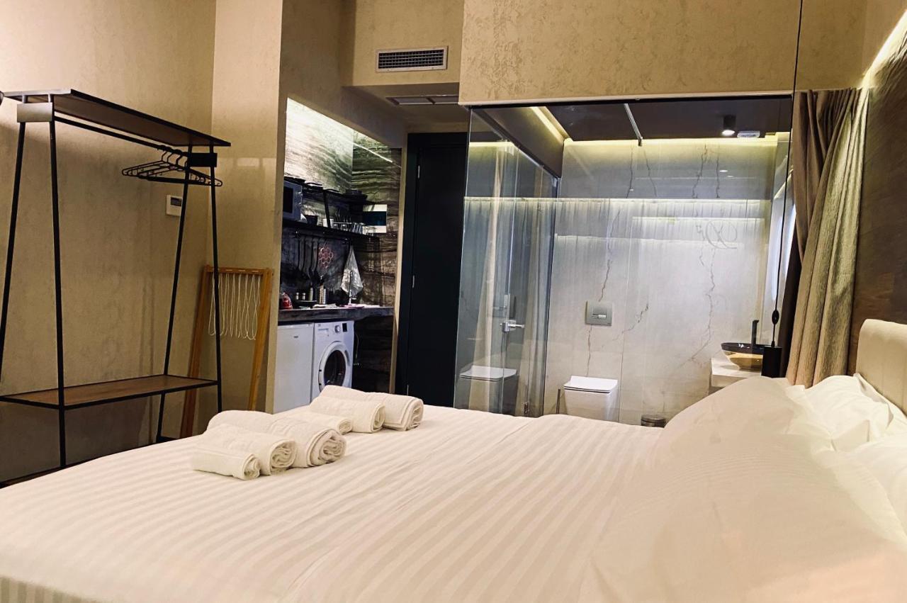 Deluxe Rooms In Blloku Area Tirana Exterior photo