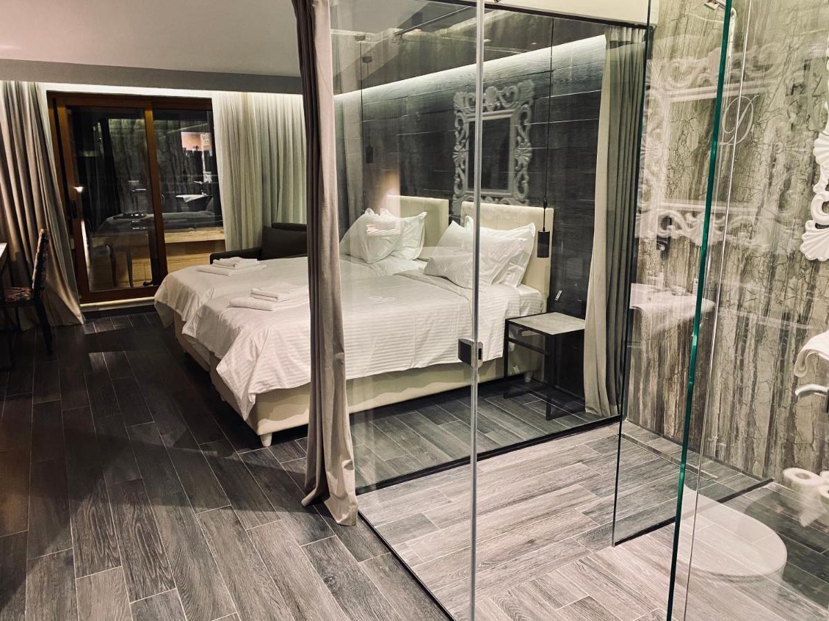 Deluxe Rooms In Blloku Area Tirana Exterior photo